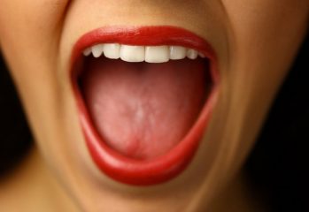 Как проявляется герпес во рту у взрослых и детей? Эффективные способы лечения