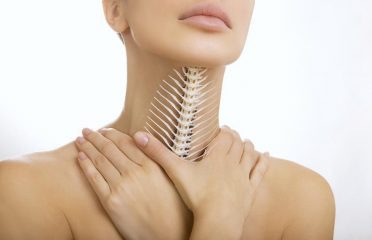 Что делать, если в горле застряла кость? Помощь ребенку и взрослому